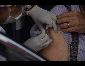 Idosos de 77 a 79 anos serão vacinados a partir dessa quarta-feira, 03, em Botucatu drive-thru ocorrerá no sábado, 06