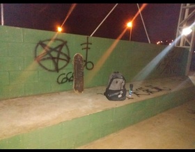 GCM flagra dois jovens pichando espaço público