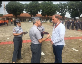 Prefeito Pardini recebe homenagem da Polícia Militar do Estado de São Paulo