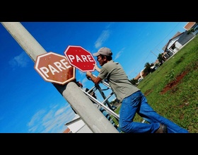 Secretaria de Mobilidade Urbana realiza grande troca de placas em bairros da Cidade