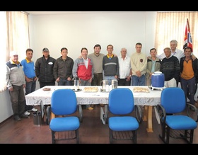 Prefeito recebe funcionários de cemitérios em café da manhã