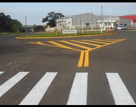 Melhorias na sinalização do trânsito são realizadas no Distrito Industrial 3