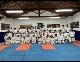 Karatê de projeto social do Município recebe prêmio de melhor academia de 2022