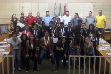 Vereadores em Sessão Ordinária fazem homenagem a Atletas de Centenário do Sul