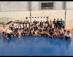 Alunos de escola Municipal participam de Clênica de Handebol