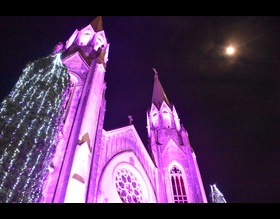 Grande público acompanhou acendimento das luzes de Natal