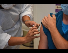 Prefeitura cadastra profissionais de saúde que ainda não receberam vacina contra Covid-19