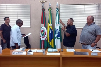SUPLENTE DE VEREADOR RECEBE POSSE NA CÂMARA MUNICIPAL