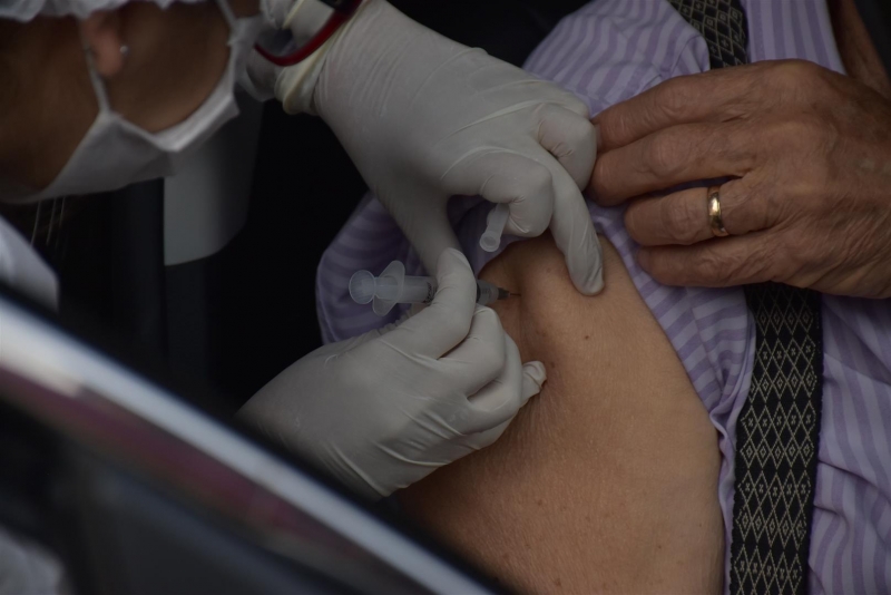 Idosos de 77 a 79 anos serão vacinados a partir dessa quarta-feira, 03, em Botucatu drive-thru ocorrerá no sábado, 06