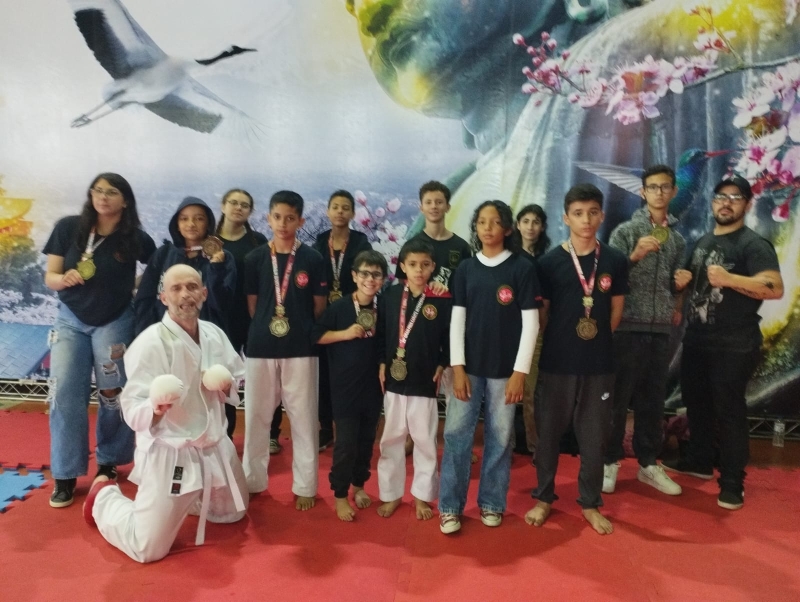 Equipe botucatuense de Karatê conquista 10 medalhas no Grand Prix Interestilos