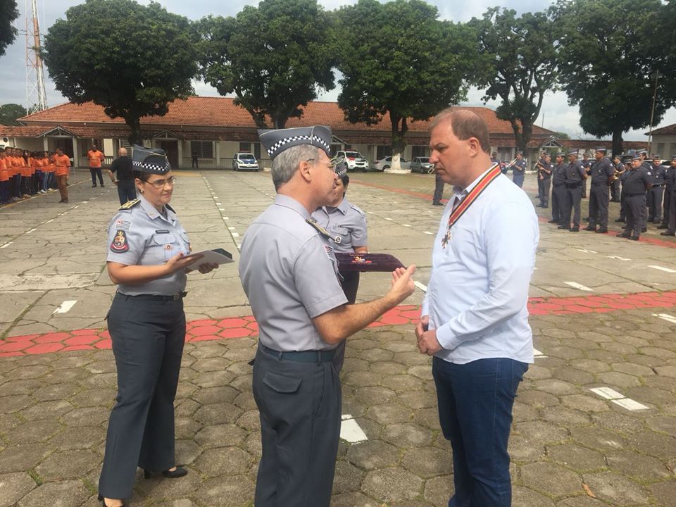 Prefeito Pardini recebe homenagem da Polícia Militar do Estado de São Paulo