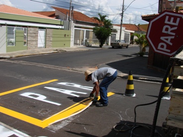 DET realizou pintura de solo na Rua Campos Salles