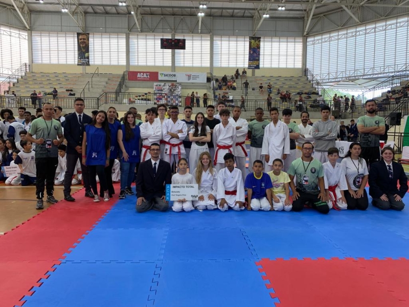 Botucatu é tretacampeã estadual de karatê