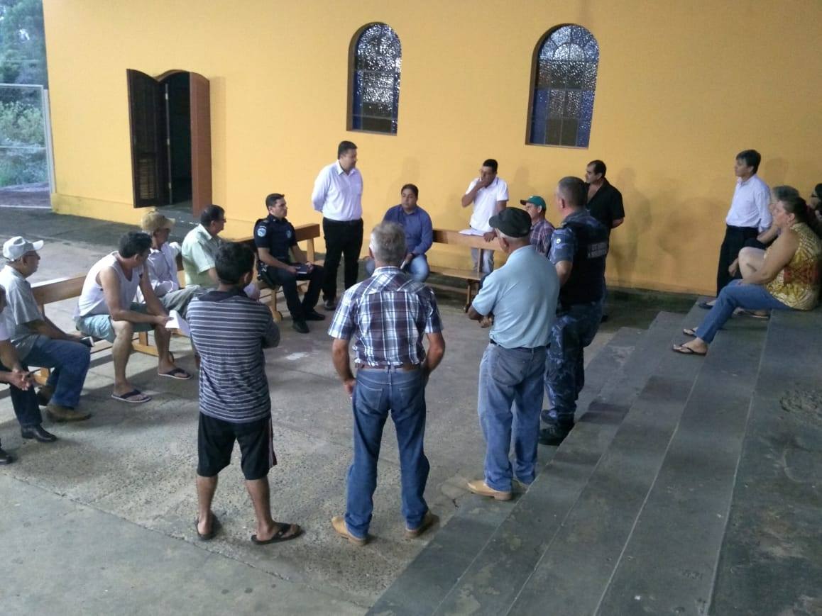 Secretarias de Segurança e de Participação Popular se reúnem com moradores da região serrana