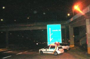 GCM novamente evita suicídio e flagra motoqueiro sem CNH tentando cruzar passarela