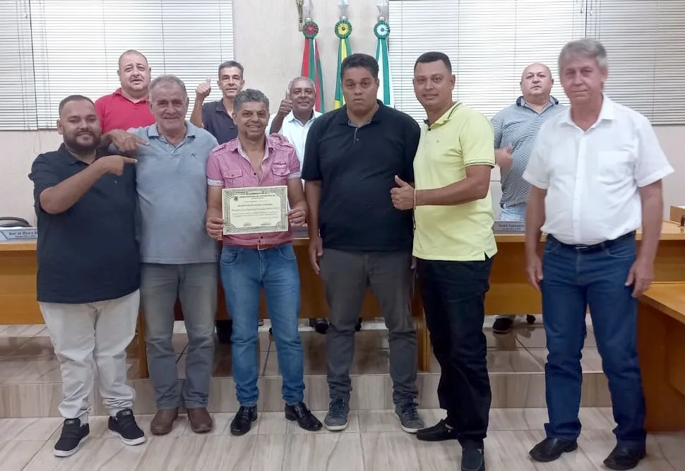 Poder Legislativo concede Moção de Parabenização ao Sr. Almiro Gonçalves Cabral