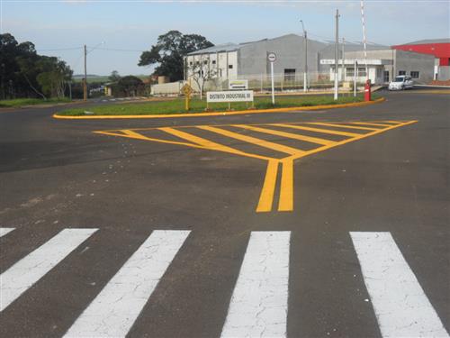Melhorias na sinalização do trânsito são realizadas no Distrito Industrial 3
