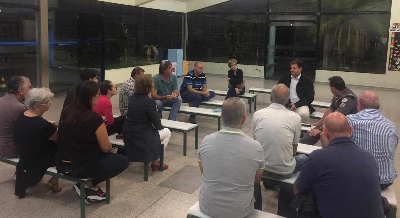 Poder Público se reúne com moradores do Jardim Paraíso