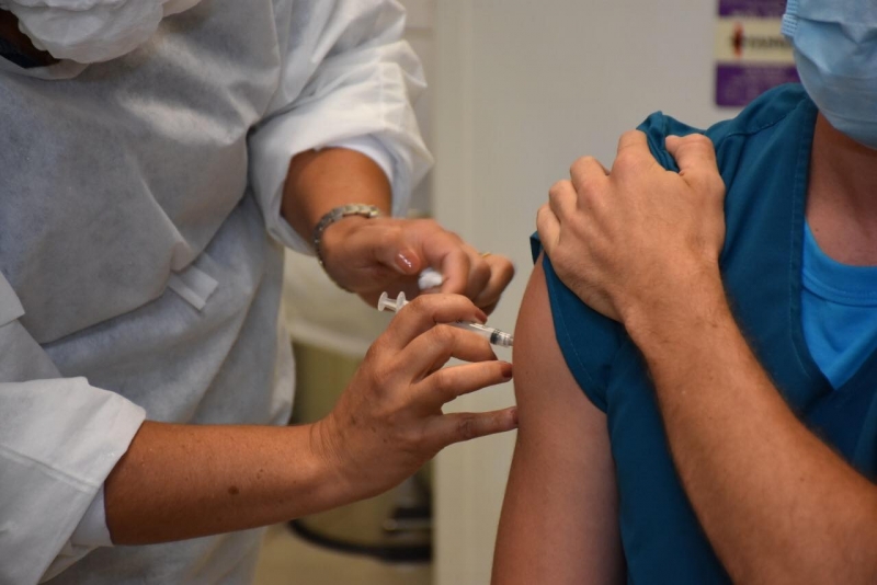 Prefeitura cadastra profissionais de saúde que ainda não receberam vacina contra Covid-19