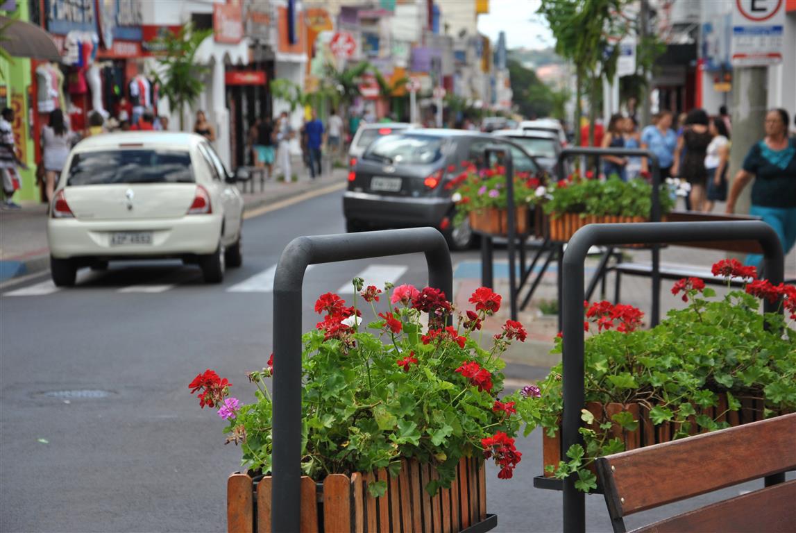 Comércio já está atendendo em horário especial