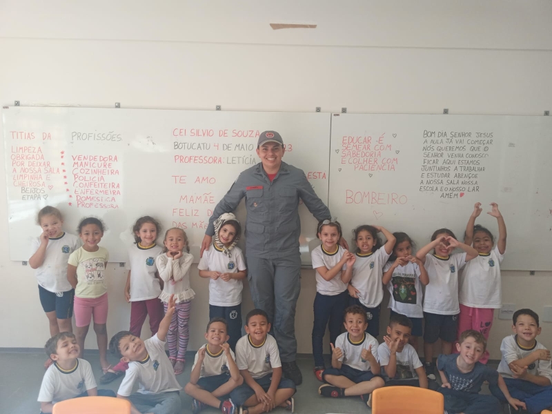 CEI Silvio de Souza recebe Corpo de Bombeiros na Semana das Profissões