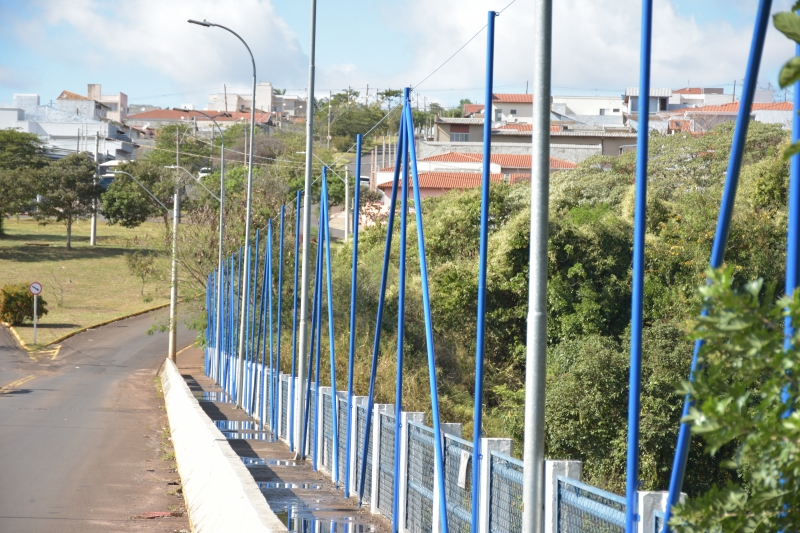 Ponte Cruzeiro do Sul recebe alambrados de proteção