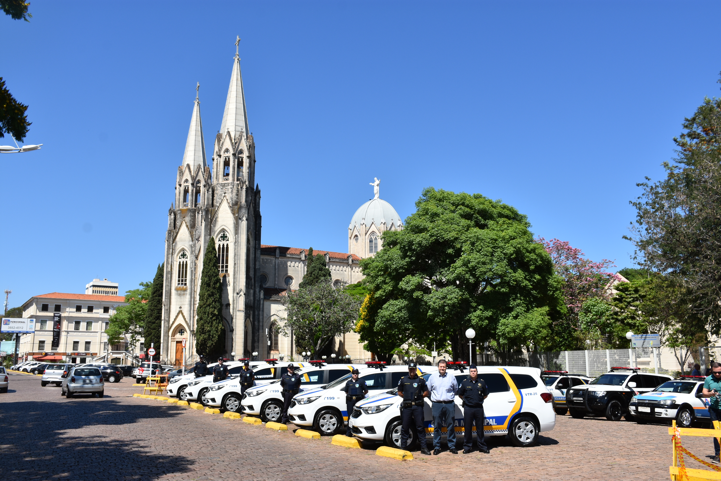 Guarda Civil Municipal entrega seis novas viaturas para patrulhamento da Cidade