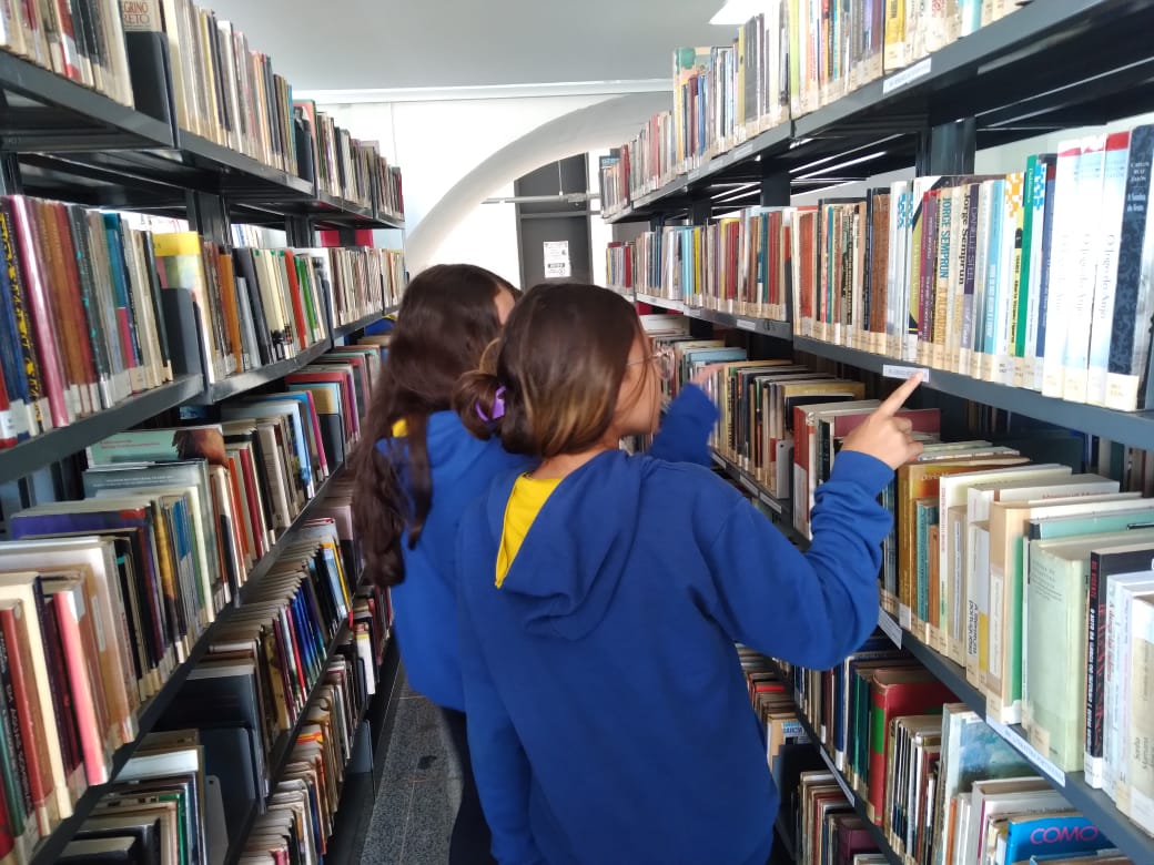 Alunos do 6º ano da Rede Municipal fazem visita educativa ao Espaço Cultural